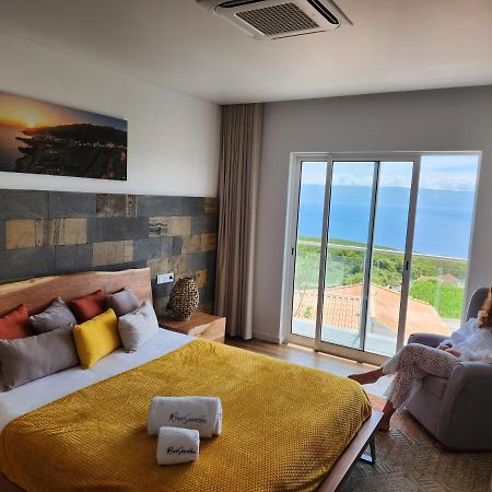 Villa Rosegarden View Velas Esterno foto