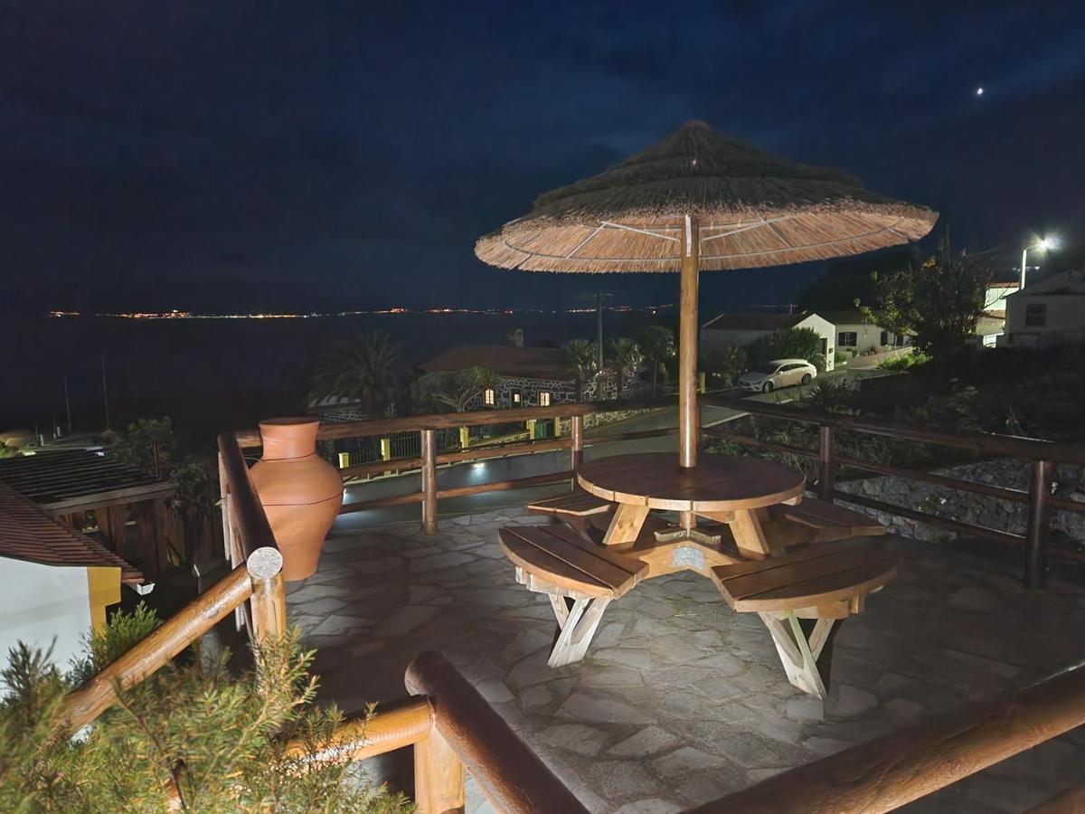 Villa Rosegarden View Velas Esterno foto