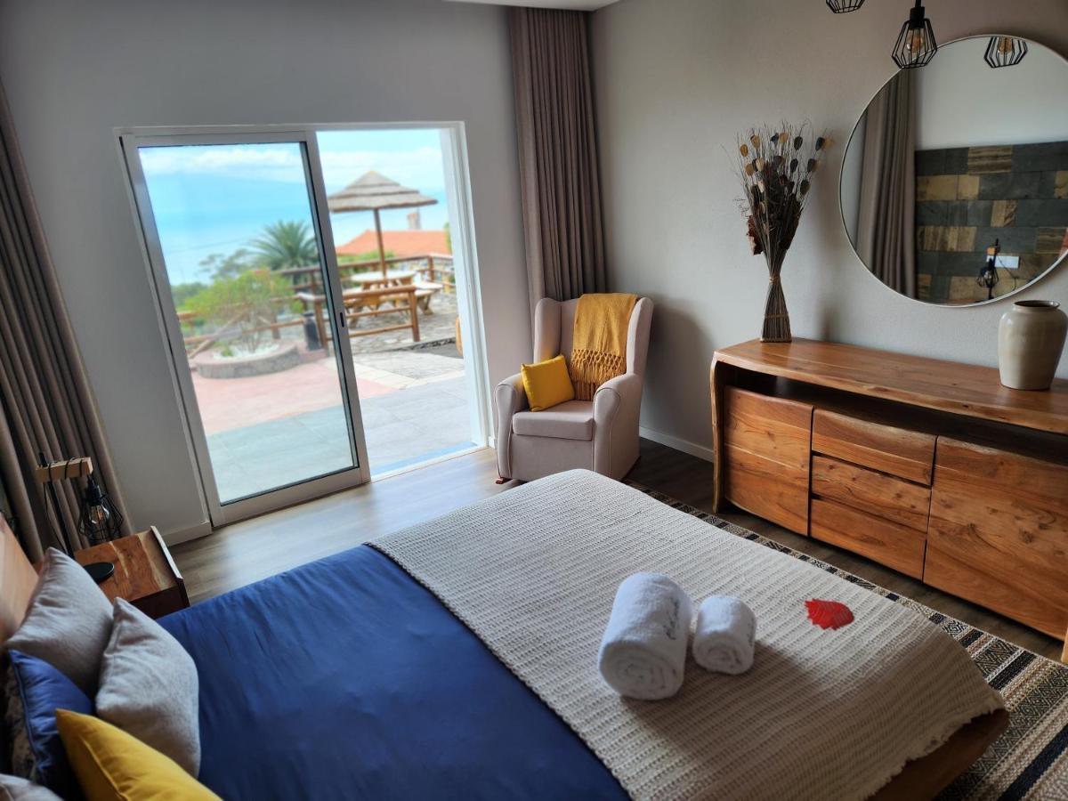 Villa Rosegarden View Velas Esterno foto