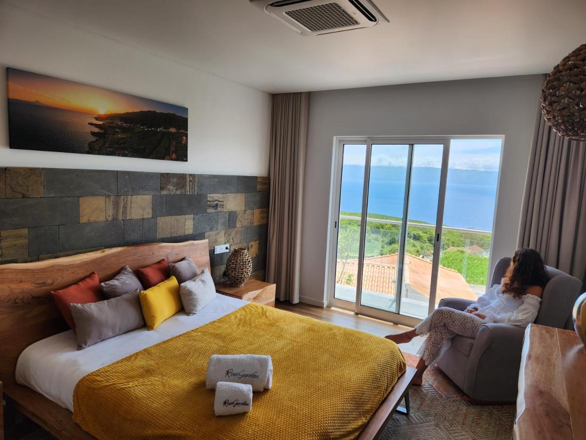 Villa Rosegarden View Velas Esterno foto